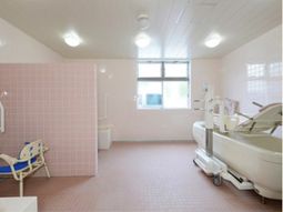 清潔な浴室の内観