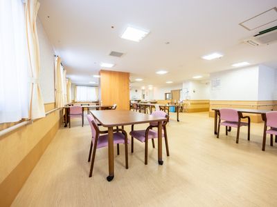 広々とした和やかなダイニング