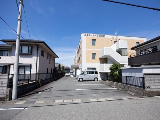 快適な生活を支援する外観 外観 明るく開放的な環境の中に設けられた施設です。穏やかな周辺環境が、安心した毎日をお過ごしいただけることでしょう。