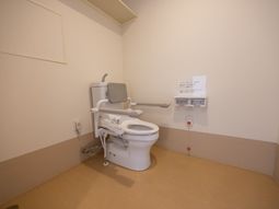 手すり付き快適なトイレ