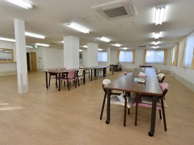 広々とした食堂の様子