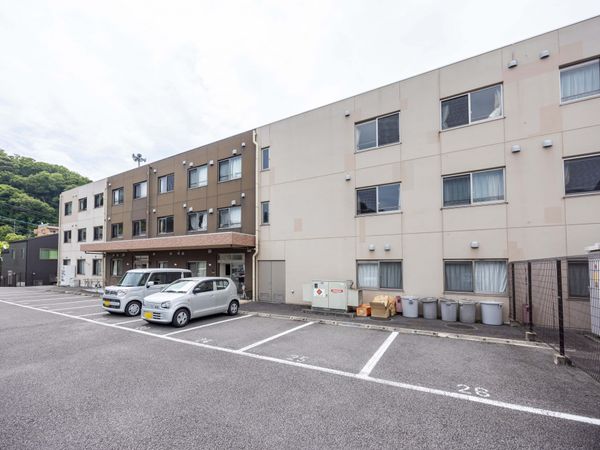 ゆったり駐車可能な外観