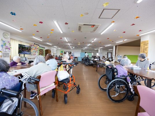 明るい食堂の様子