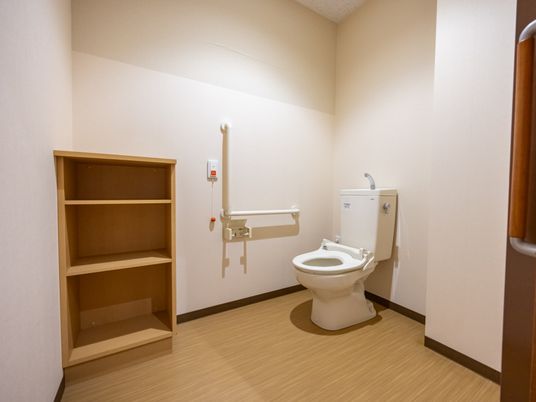 バリアフリー設計のトイレ