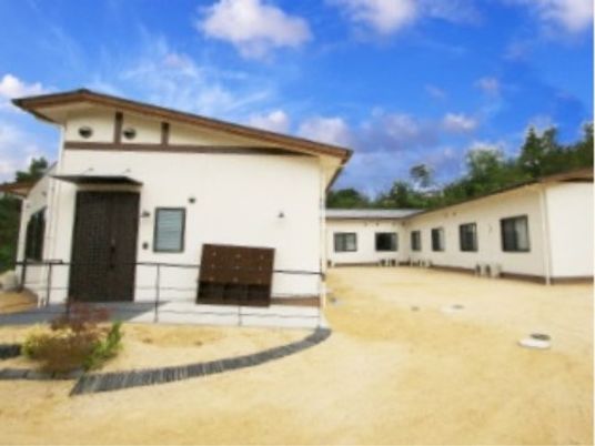広々とした明るい中庭