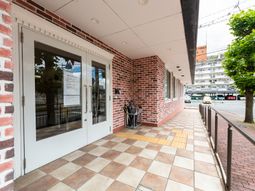 赤レンガ造りのエントランス