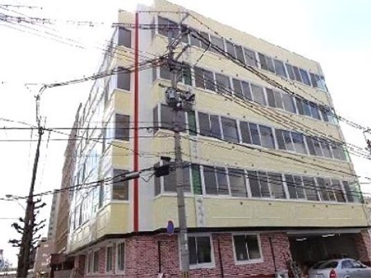 多階層の建物外観
