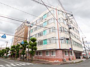 都市型の建物の外観