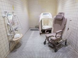 バリアフリーの浴室設備