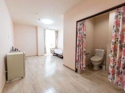 明るい個室居室空間