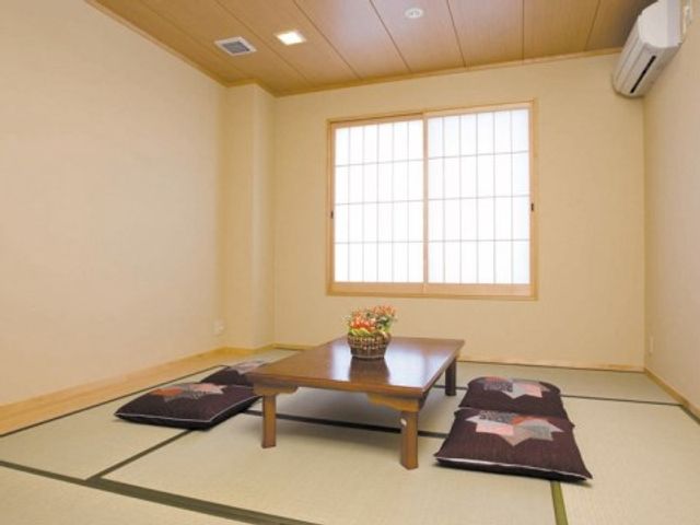 落ち着いた雰囲気の和室 和室 和の趣が感じられる落ち着いた空間で、ご入居者様のサポートをしませんか。
