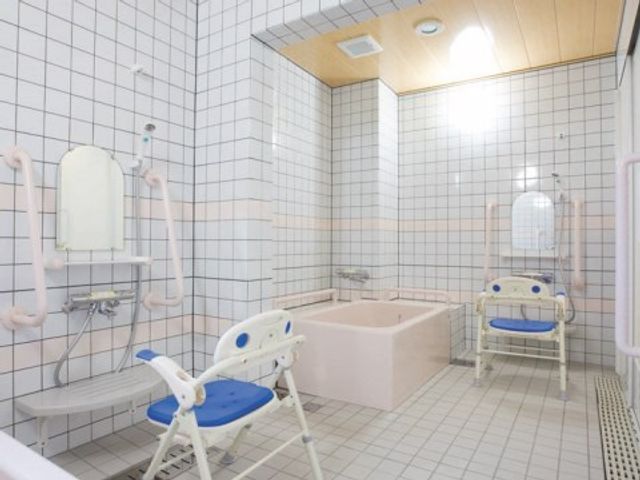 ケアの充実した浴室 浴室 十分な設備が整った浴室で、入居者の方々の日々のサポートを行う仕事です。