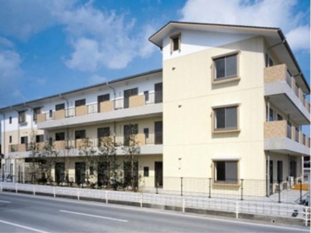 手入れの行き届いた清潔な施設外観 外観 清潔感溢れる施設で、心を込めたケアを提供する仕事に就きませんか。