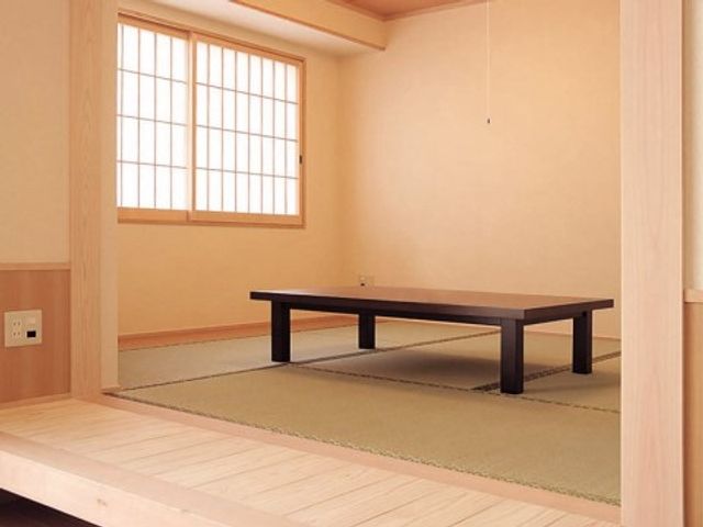 広々とした清潔な和室 居室 開放的な和室で、清掃や整頓を行って頂くスタッフを募集しています。快適な環境作りにご協力ください。