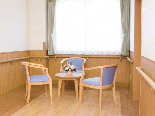 きれいに整えられた居室の角
