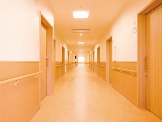 清潔感ある廊下の一角
