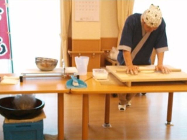 調理活動をする人 料理 温もりのある手作り料理を支えるスタッフとして、笑顔を届けるお仕事を始めませんか。