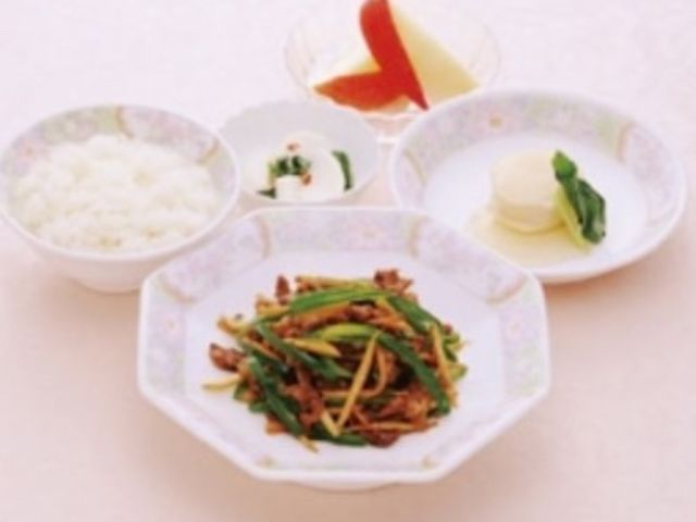 栄養満点の食事提供 食堂 栄養価の高い食事を提供し、ご入居者様の健康を支えるお手伝いをしませんか。