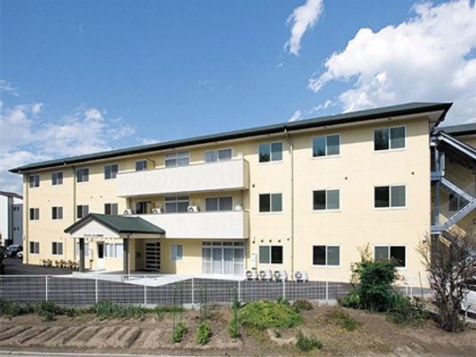 広々とした施設の外観