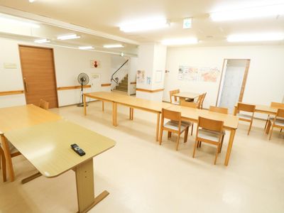 広々とした明るいダイニング