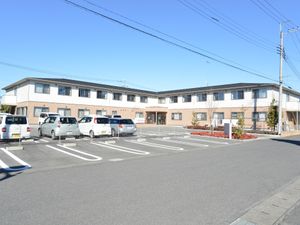明るく広々とした施設外観