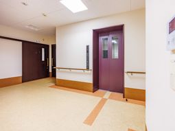 エレベーター前の廊下  