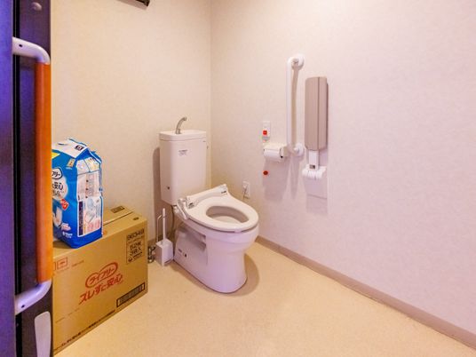 手すり付きトイレ  