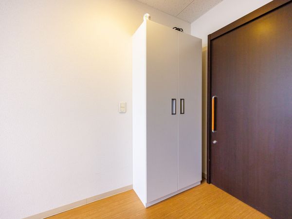 収納付きの居室の一角  