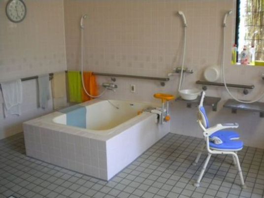 快適な介助用浴室