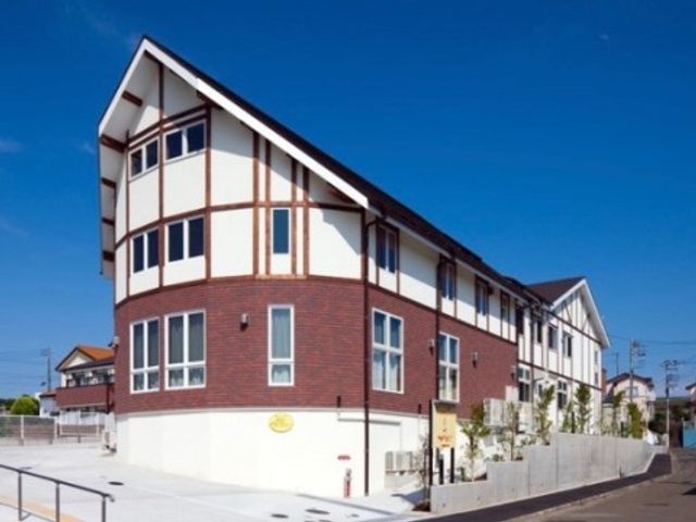清潔感ある施設外観 外観 明るく清潔感のある建物の外観です。広々としたエントランスがお出迎えします。