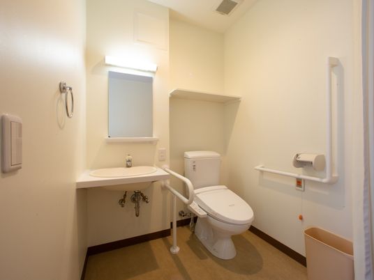 バリアフリーのトイレ設備