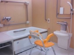 バリアフリーな浴室設備