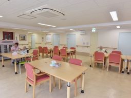 明るい食堂の様子