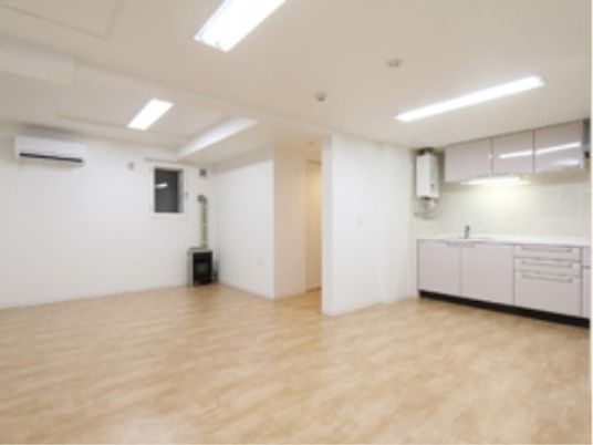 広々としたキッチン付住居空間