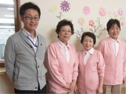 スタッフの集合写真