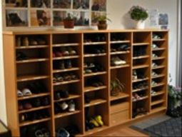 整理された靴棚