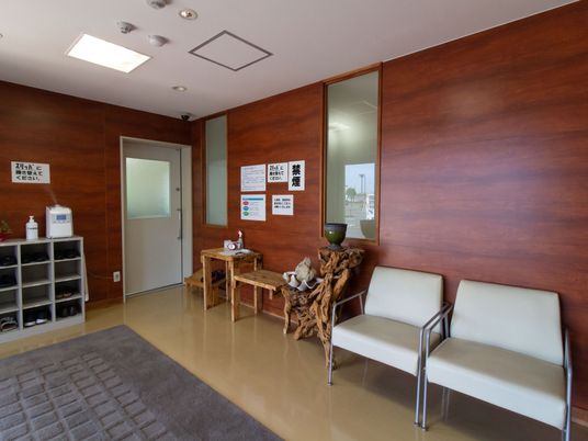 暖かみのある受付待合室