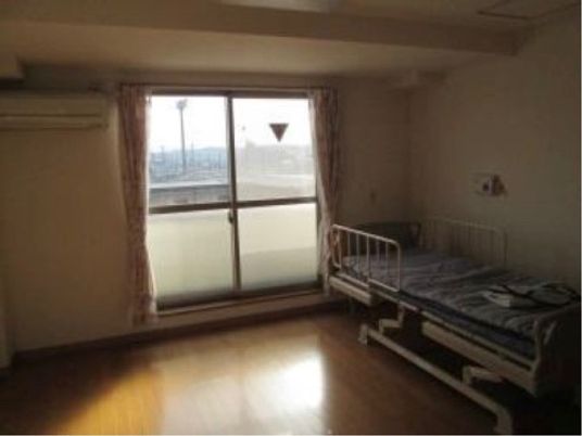 光が差し込む居室