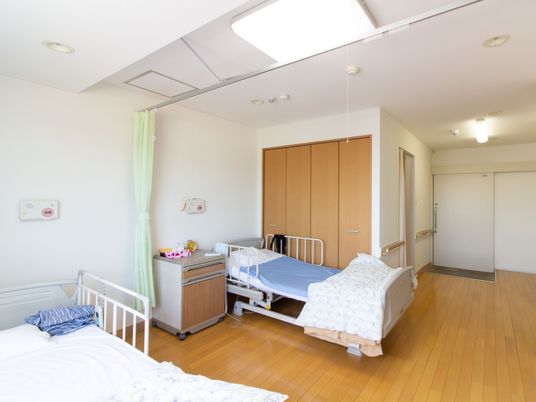 明るい居室の一角