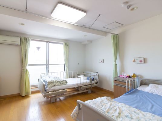 明るい居室の様子