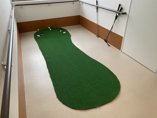 パター練習のできる廊下