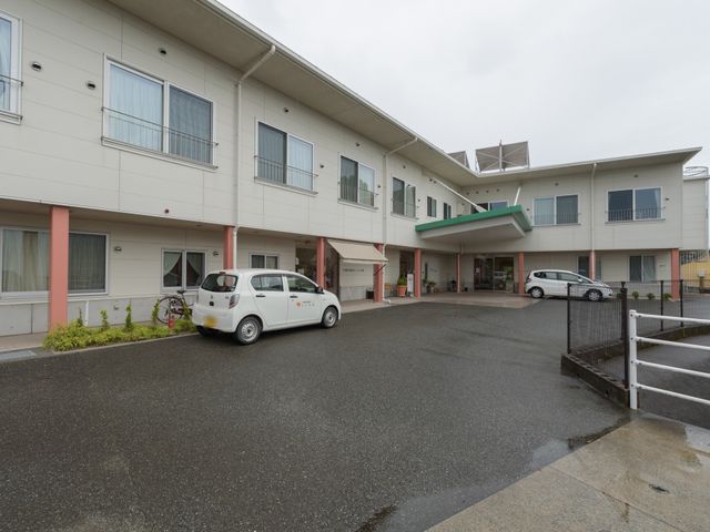 ゆったりとした建物の外観