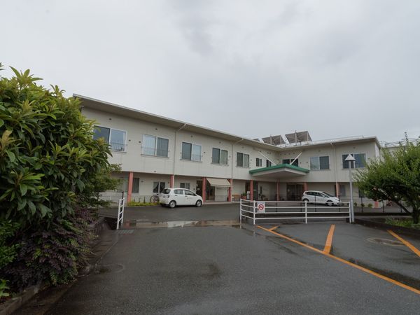 広々とした建物の外観