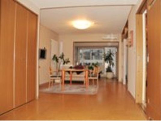 広くて明るいリビングエリア