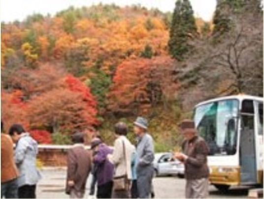 スタッフ同行の外出シーン