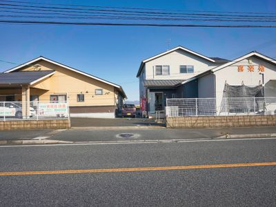 静かな町の施設外観