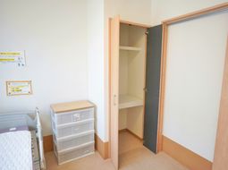 シンプルな居室の一角