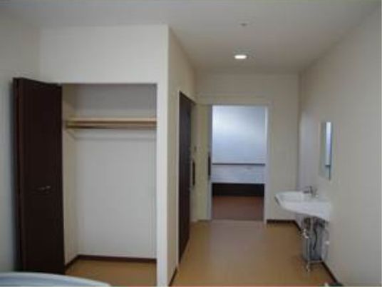 個室の洗面所とクローゼット