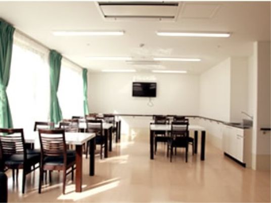 広々とした食堂エリア