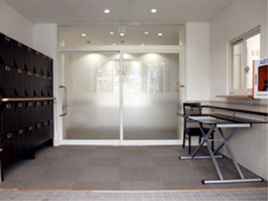 広々としたエントランス風景